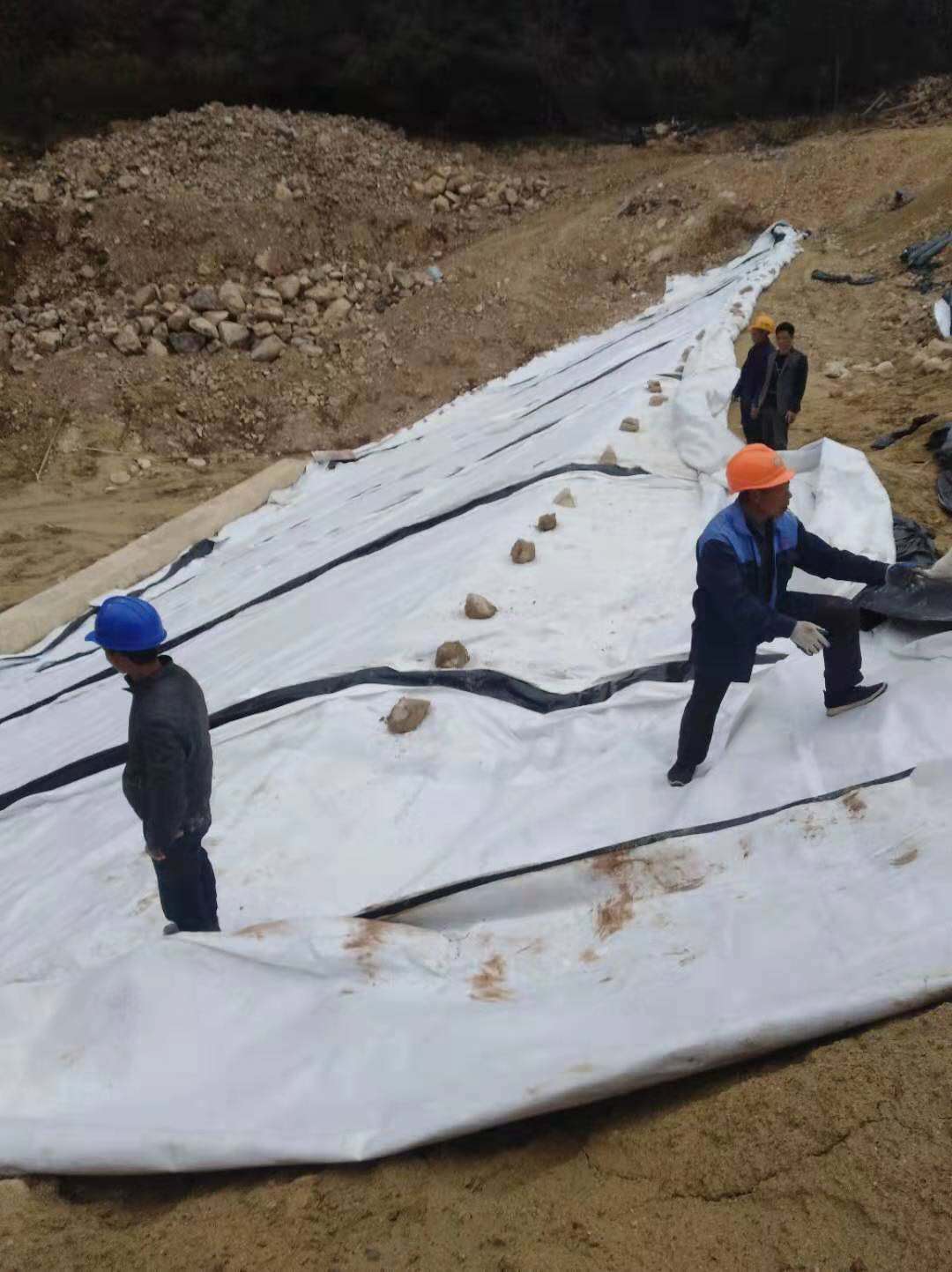 复合黄瓜视频APP下载地址膜如何防止水库泉水溢出问题