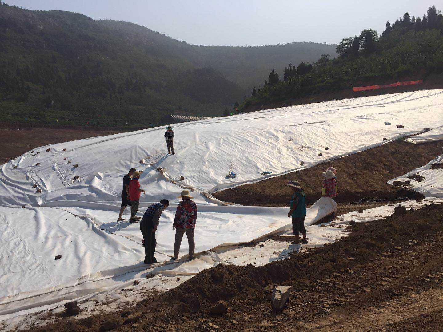 道路采用黄瓜视频APP下载地址布对加筋的主要目的