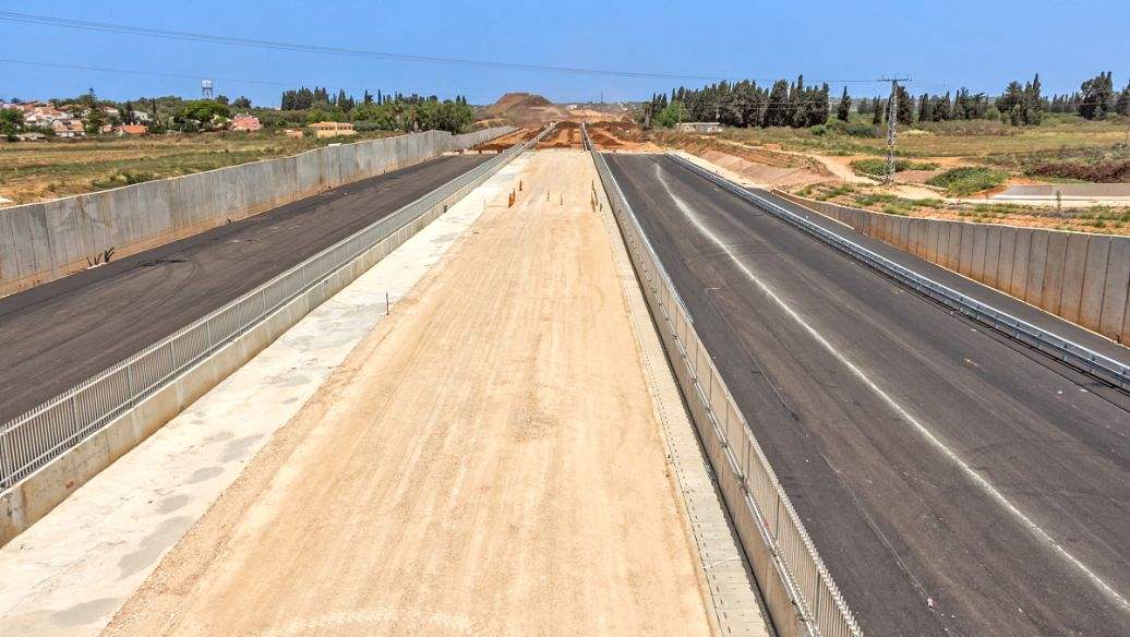 黄瓜视频APP下载地址格栅路基不同沉降量过渡处理