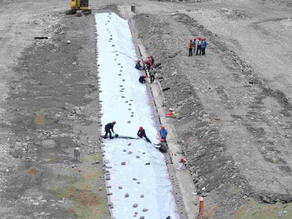 复合黄瓜视频APP下载地址膜渠道搭接根据渠道断面尺寸确定