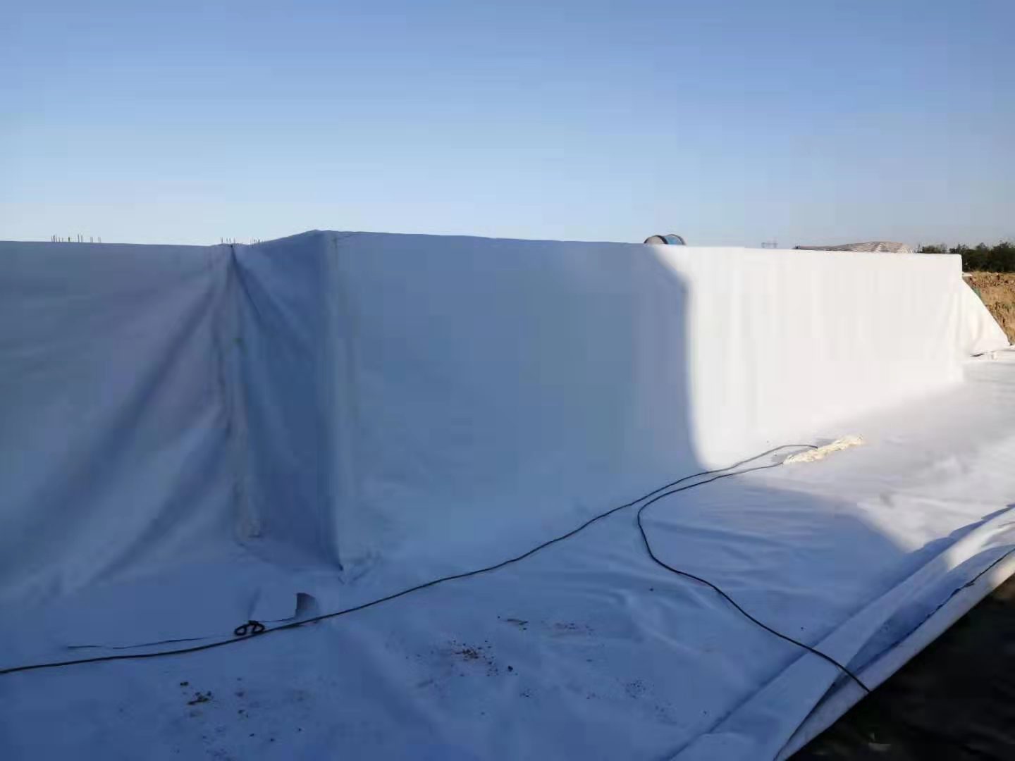 黄瓜视频APP下载地址膜铺设完成后须人工查验其表面是否存在破洞损坏