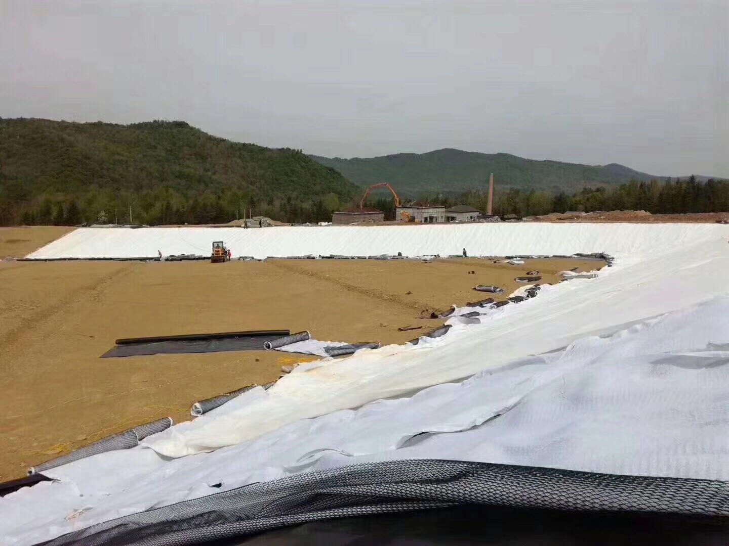 蓄水池边坡和渠坡与建筑物锚固黄瓜视频APP下载地址膜注意事项